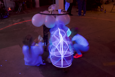 Spinning wheel with balloons